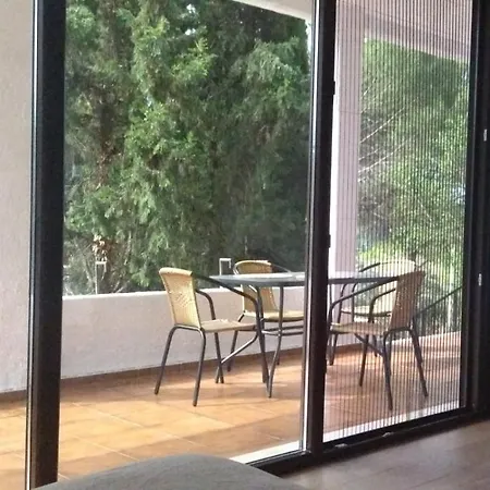 Bonita Casa Blanca En El Bosque. 컨트리하우스 *
